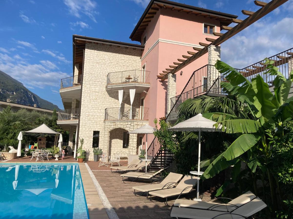 Residenza Le Due Torri Riva del Garda Exterior foto