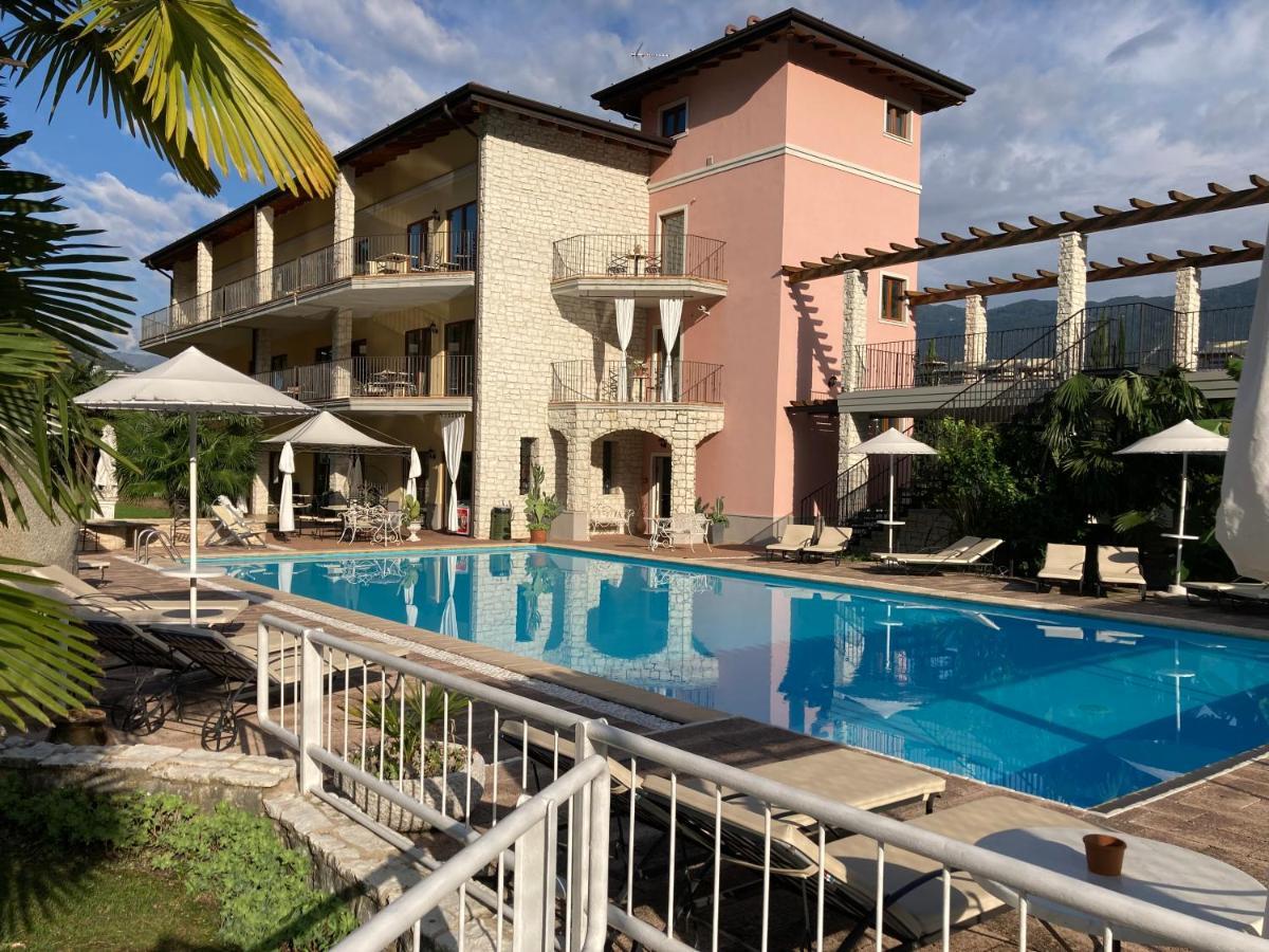 Residenza Le Due Torri Riva del Garda Exterior foto