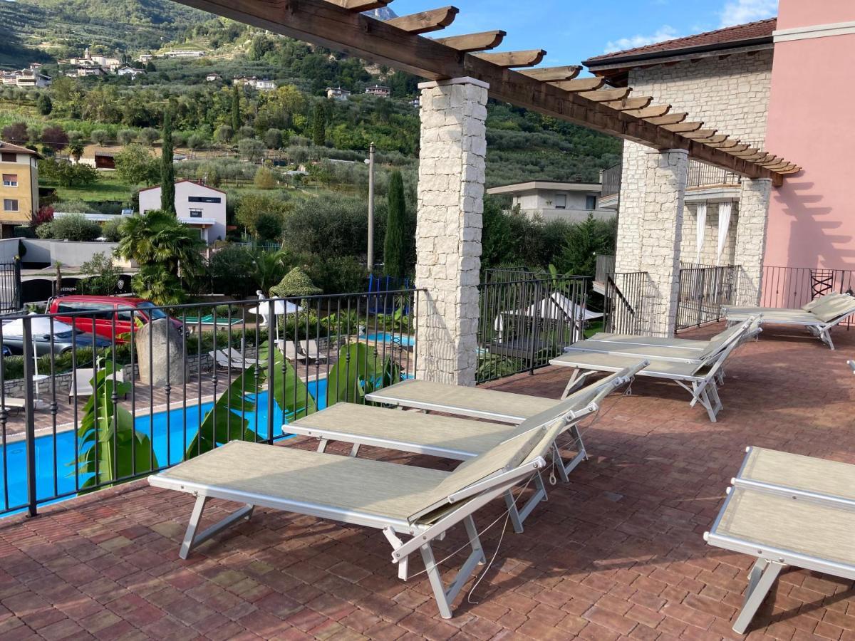 Residenza Le Due Torri Riva del Garda Exterior foto