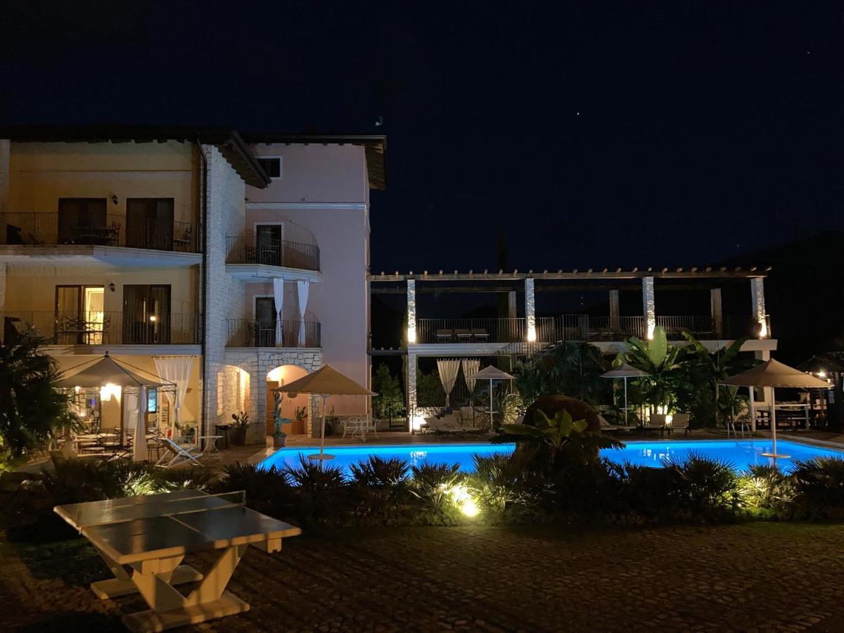 Residenza Le Due Torri Riva del Garda Exterior foto