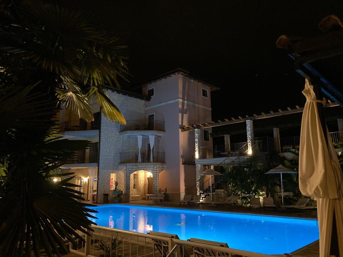 Residenza Le Due Torri Riva del Garda Exterior foto