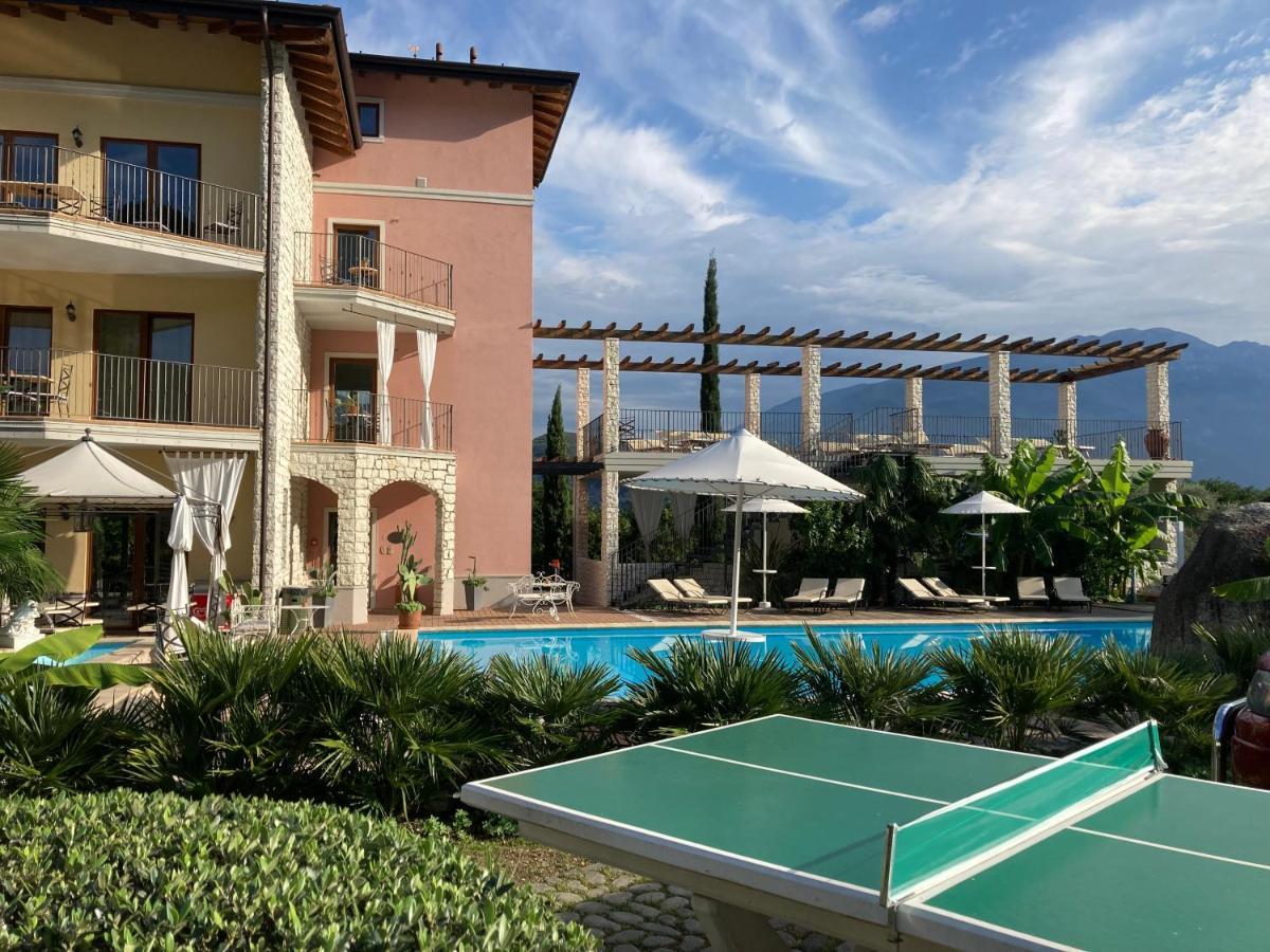 Residenza Le Due Torri Riva del Garda Exterior foto