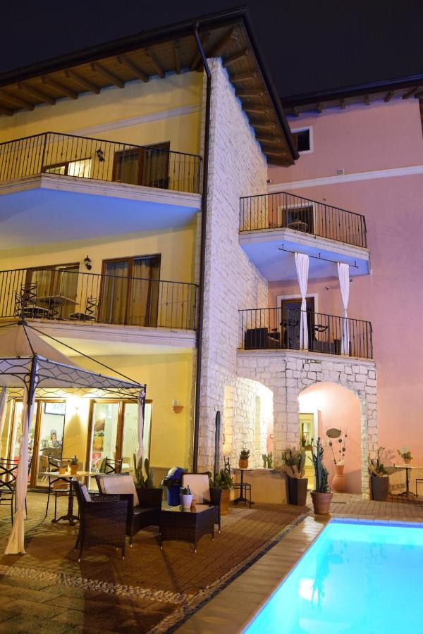 Residenza Le Due Torri Riva del Garda Exterior foto
