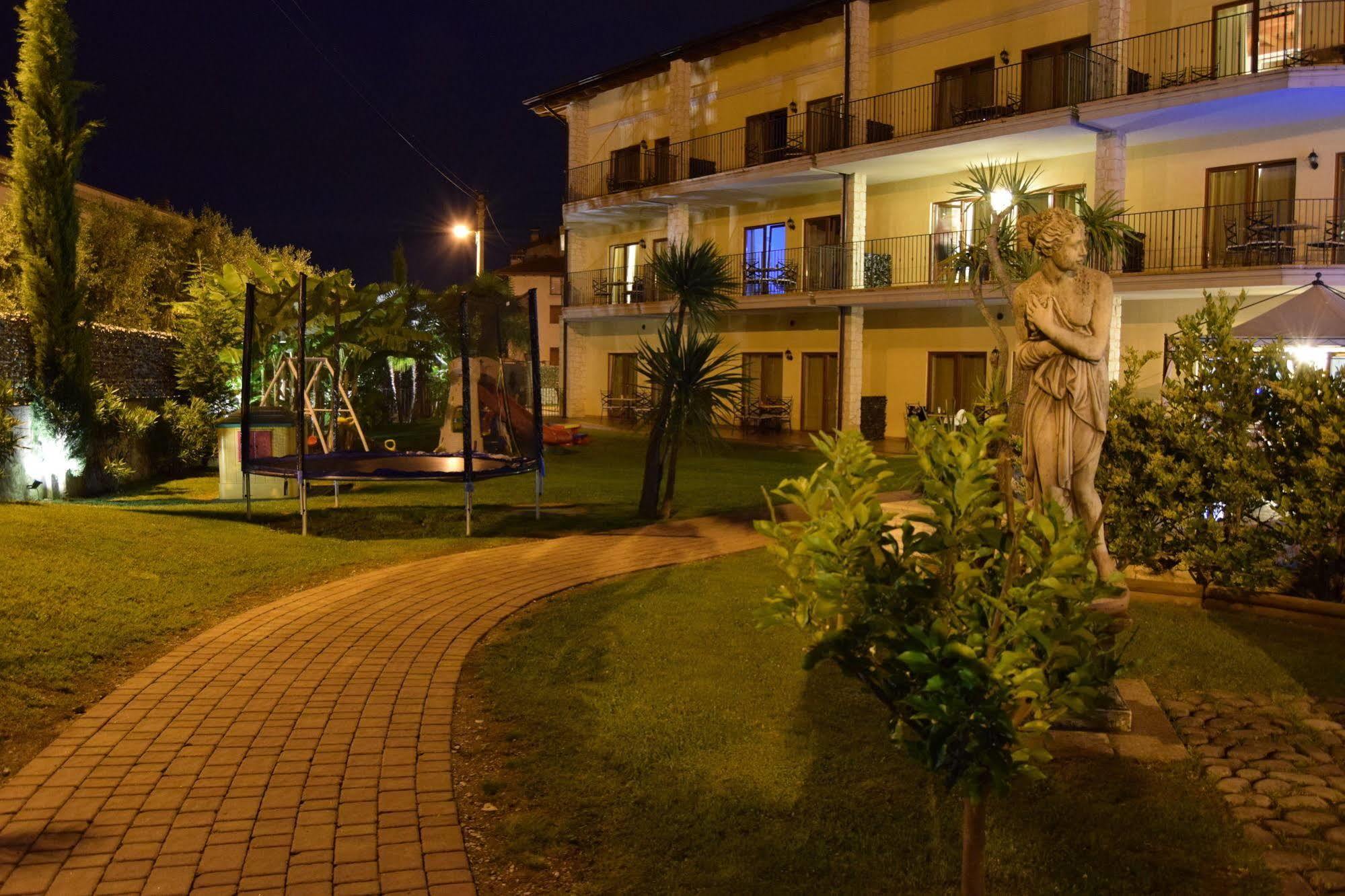 Residenza Le Due Torri Riva del Garda Exterior foto